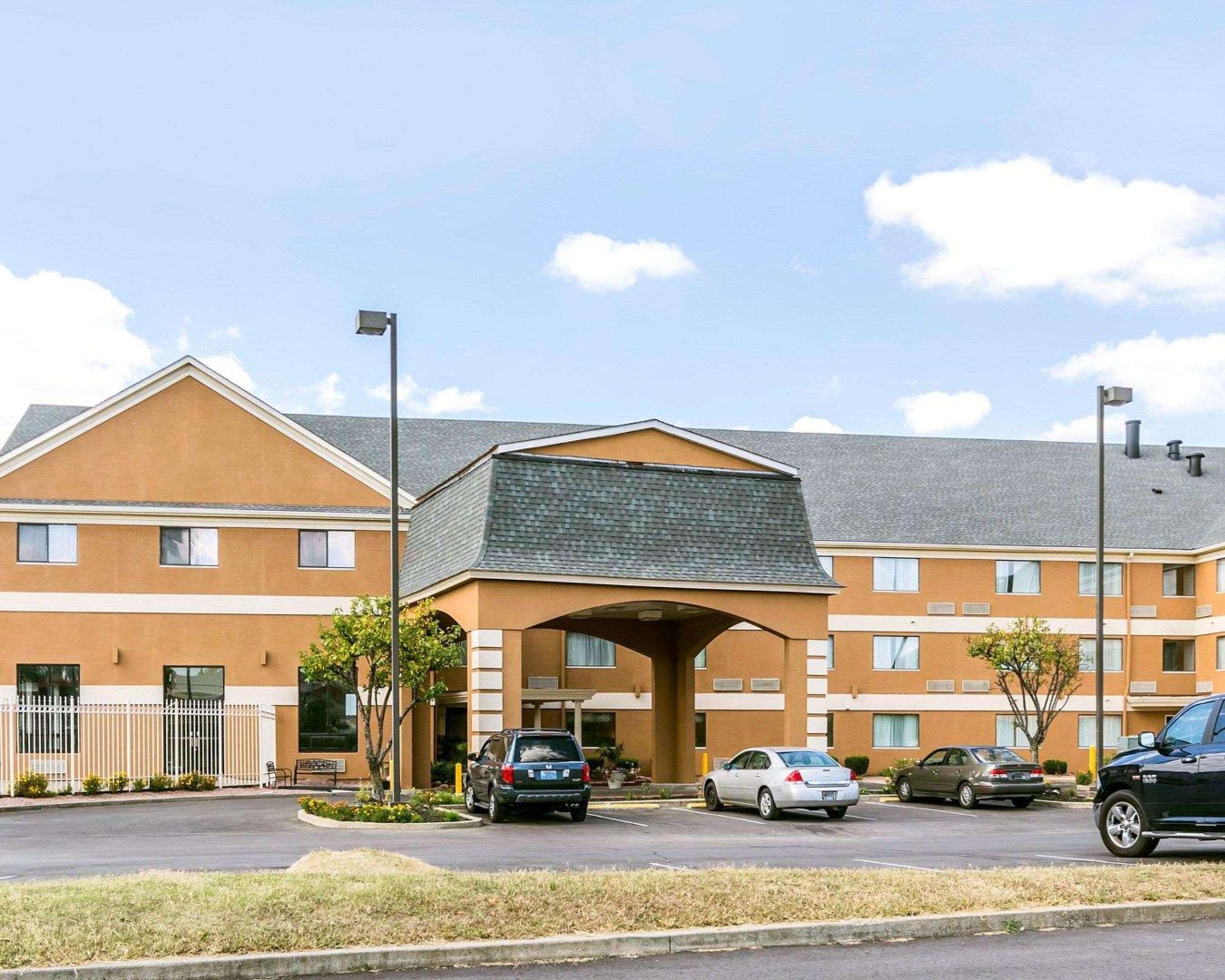 Quality Inn & Suites University-Airport Louisville Exteriör bild