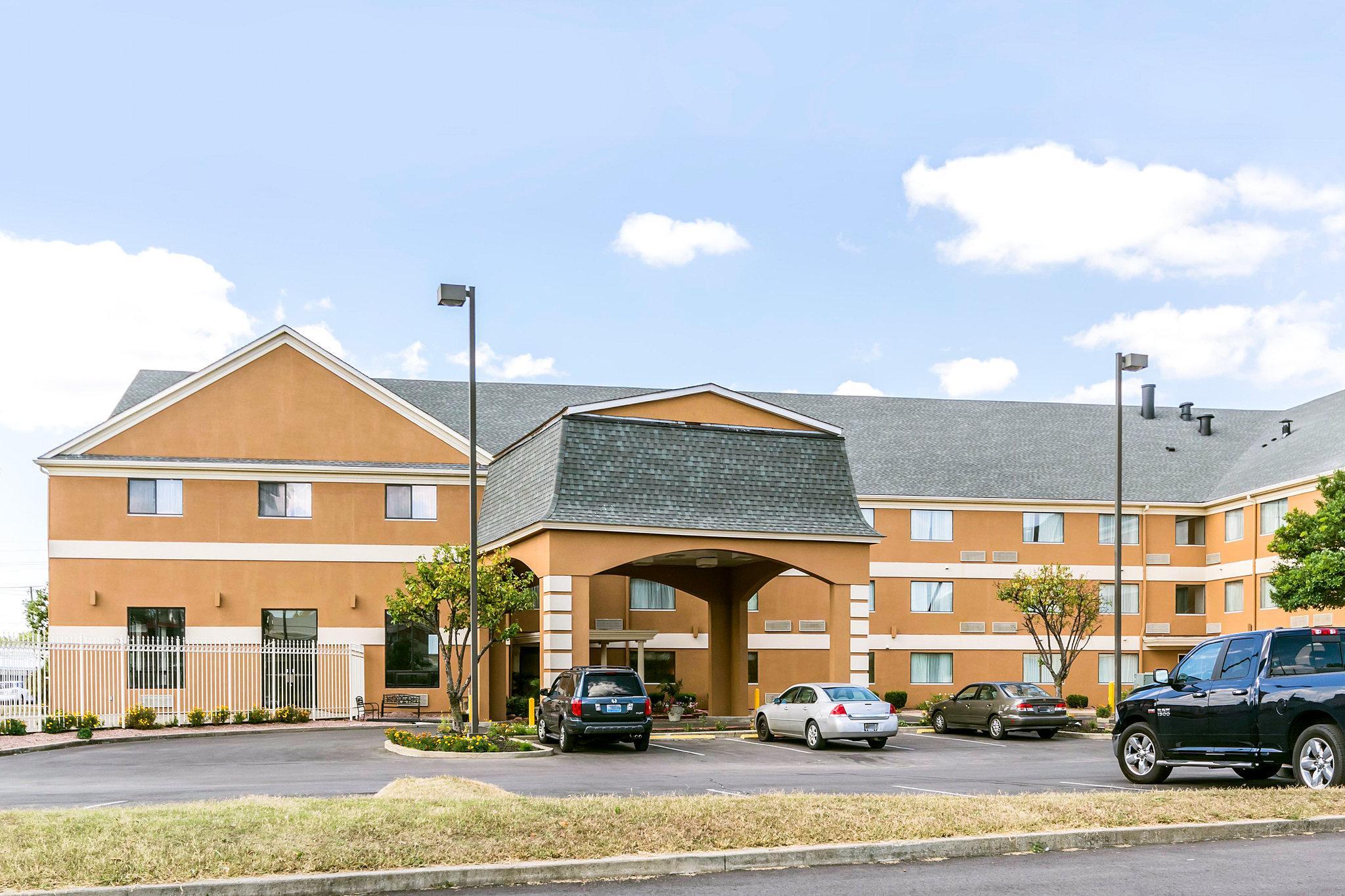 Quality Inn & Suites University-Airport Louisville Exteriör bild